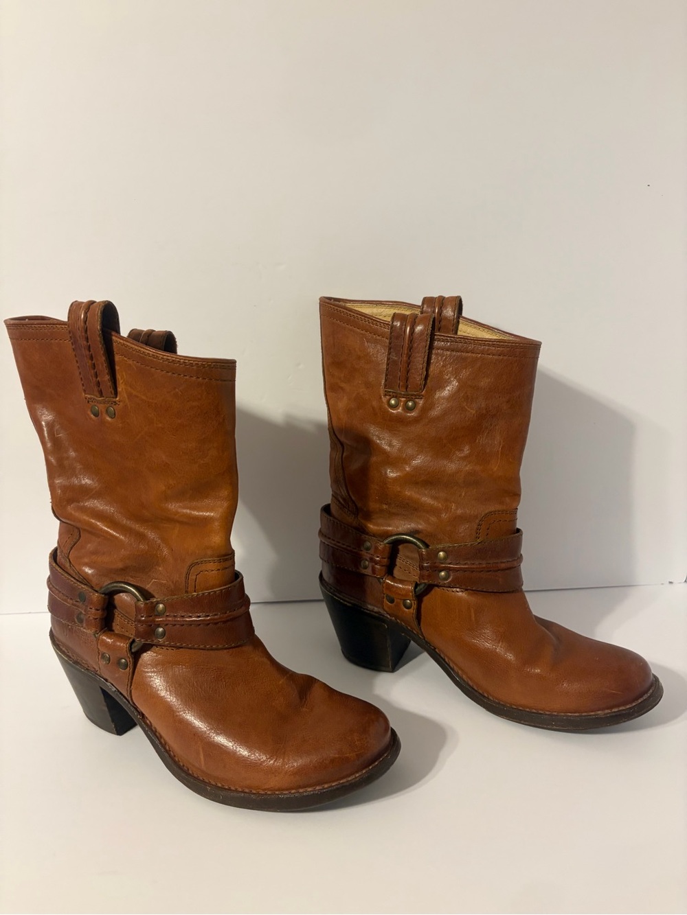 Women's 8B FRYE carmen harness, short leather boots cognac brown tan
